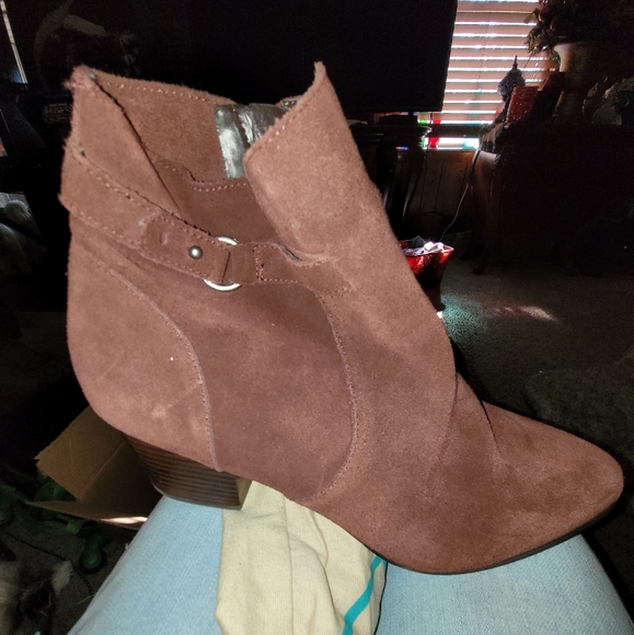 Marlette & Spruce - Emily Suede Buckle Booties - Burgundy size 11 - Picture 5 of 6